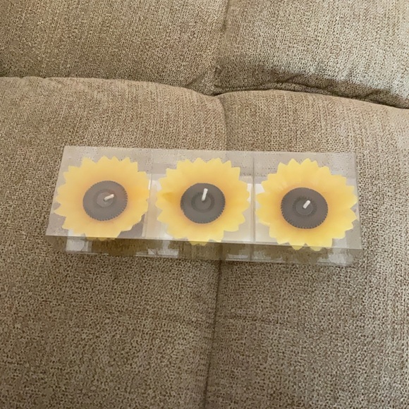 🌸3 for $18🌸 Candles, Sunflowers, Set of 3, Adorable, home decor - Picture 12 of 12